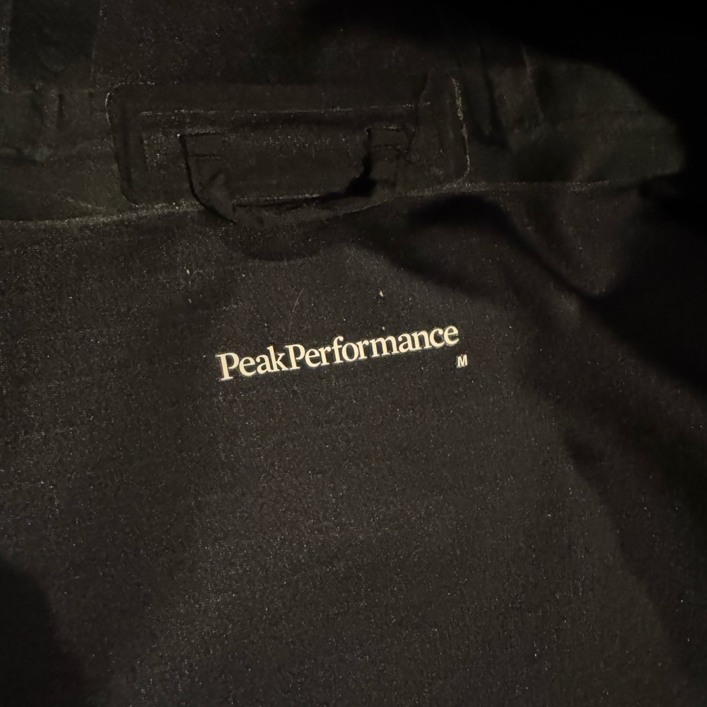 Women’s Peak Performance Kirkwood Shell - Picture 5 of 12
